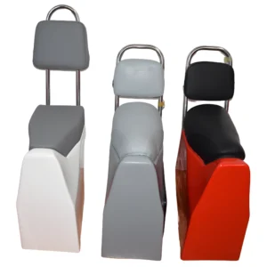 Asiento Jockey con respaldo recomendado para embarcaciones con eslora desde 400 a 660 metros. Disponible en gris o negro.