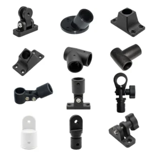 Vista de conjunto de varios repuestos y accesorios de nylon negro de alta resistencia para toldos bimini de barcos. Incluye bases, terminales, abrazaderas y conectores.