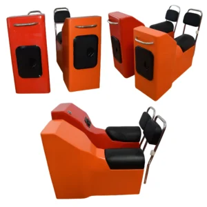 Consola jockey sailing con respaldo, diseñada para embarcaciones tipo sailing (vela).Fabricada en PRFV con los herrajes en INOX. 