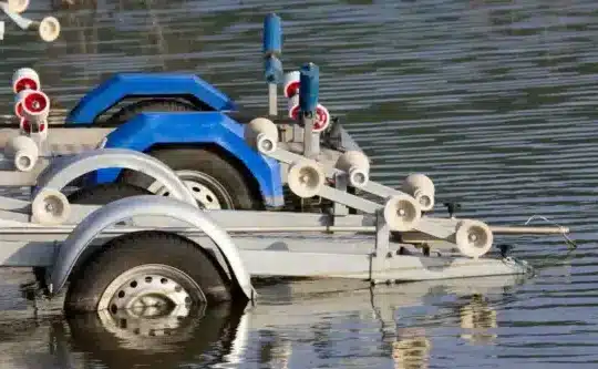 Remolque para barcos durante las tareas de mantenimiento y limpieza.