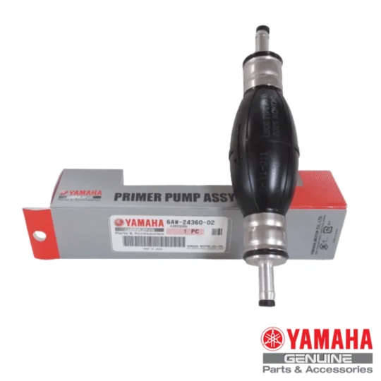 Bomba cebadora de combustible original de Yamaha, diseñada para garantizar un cebado rápido, seguro y eficiente en motores fueraborda Yamaha. Ofrece compatibilidad perfecta, máxima fiabilidad y un rendimiento óptimo en modelos F200, F225, F250, F300 y F350. Para manguera de 10 mm. Referencia: 6AW-24360-02-00.