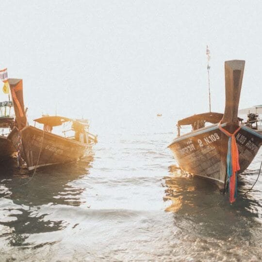 Rotulación de embarcacines de recreo en barcos atracados en el puerto
